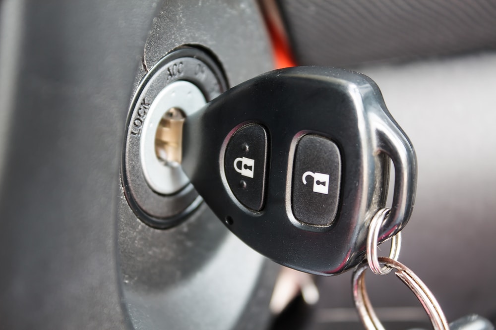 put car key into Ignition