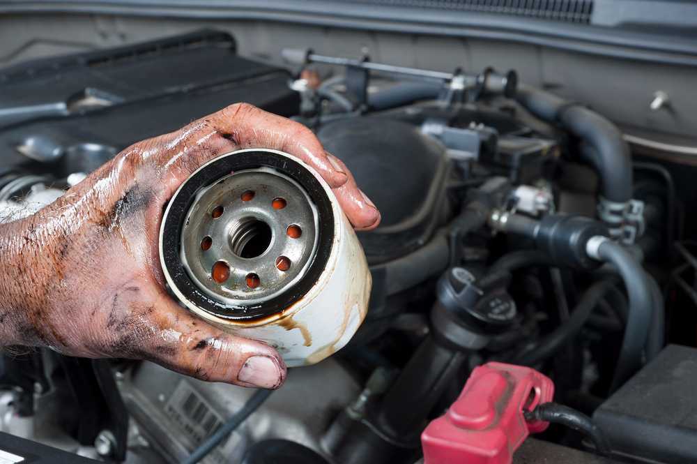 Remove oil filter - Care my cars Remove-oil-filter-Care-my-cars