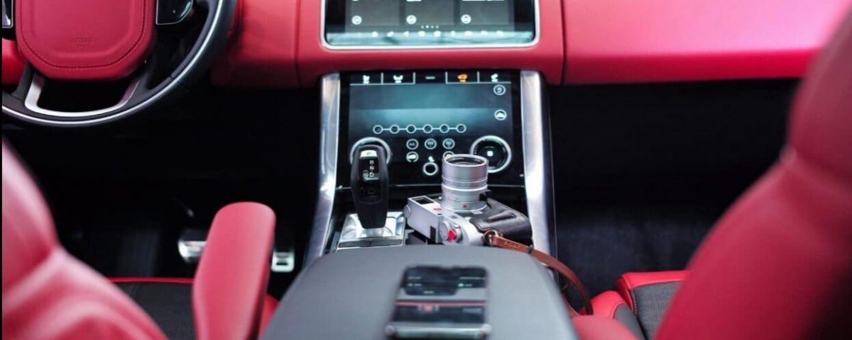 25 things that you should always keep in your car