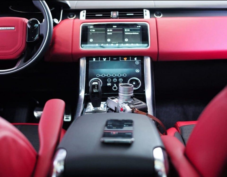 25 things that you should always keep in your car