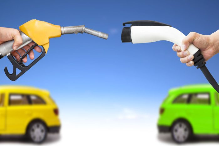 Electric-vs-hybrid-cars-transportation